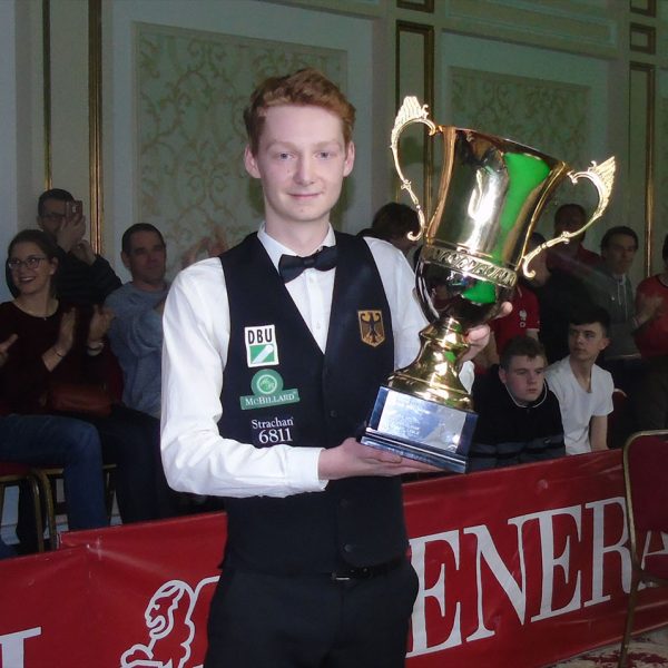 simon lichtenberg with trophy