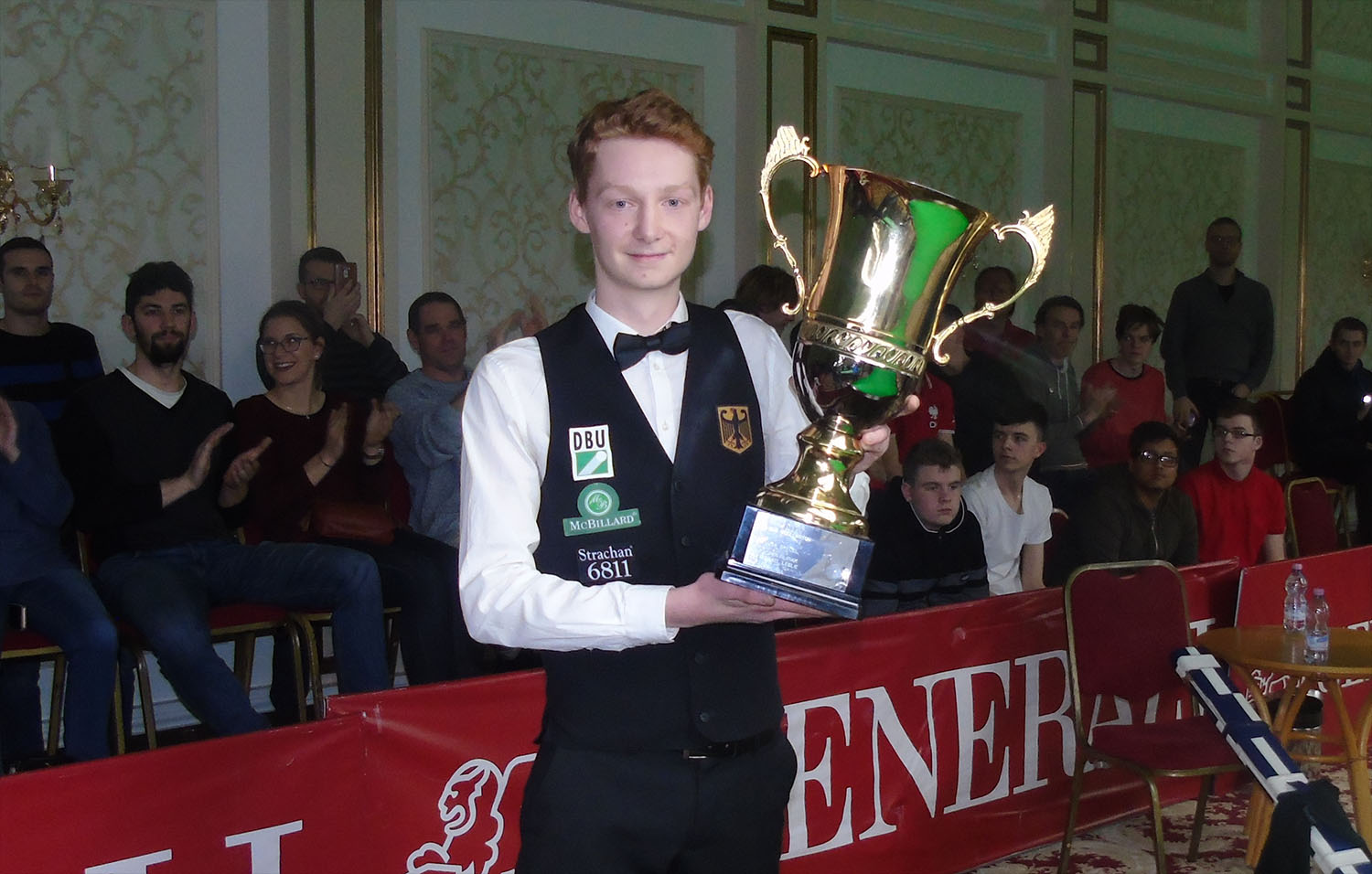 simon lichtenberg with trophy